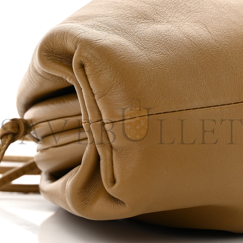 BOTTEGA VENETA BUTTER CALFSKIN THE MINI POUCH CAMMELLO (22*14*5cm)